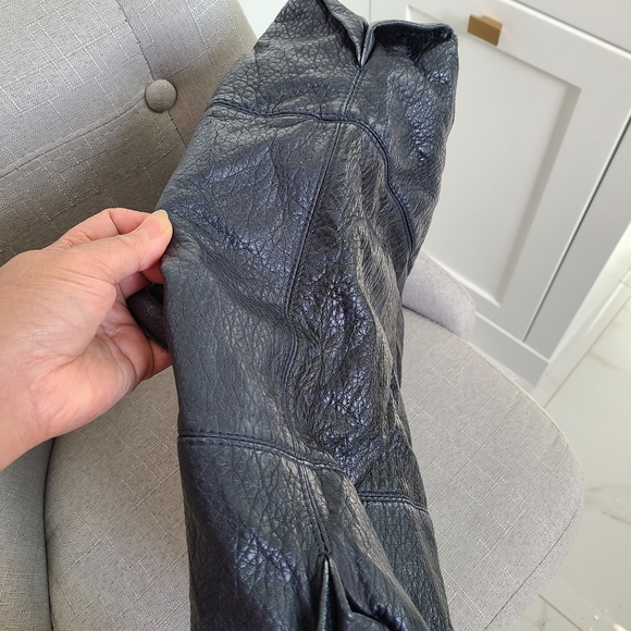 Volcom shoulder bag/ Sz 12x17x5 - Picture 5 of 9